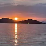 Apartment Kate - Wake Up To The Sea, Terrace, Garden & Parking, - Dalmatia