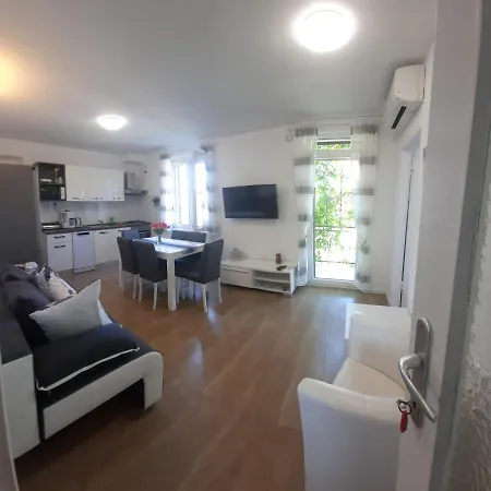 Kate - Wake Up To The Sea, Terrace, Garden & Parking, - Dalmatia Appartamento Murter