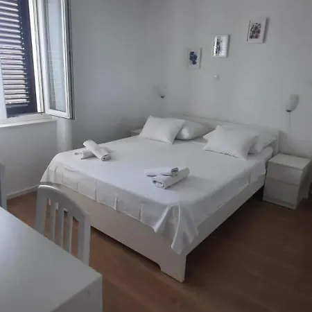 Apartment Kate With Sea View, Balcony And Parking, Murter, Dalmatia Murter