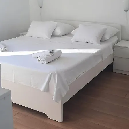 Apartment Kate With Sea View, Balcony And Parking, Murter, Dalmatia *