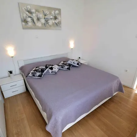 Kate With Sea View, Balcony And Parking, Murter, Dalmatia Apartment *