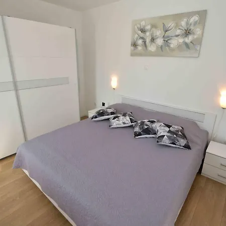 Apartment Kate With Sea View, Balcony And Parking, Murter, Dalmatia *