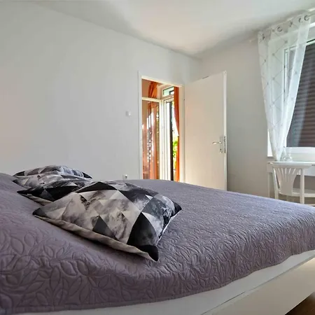 Kate With Sea View, Balcony And Parking, Murter, Dalmatia Apartment