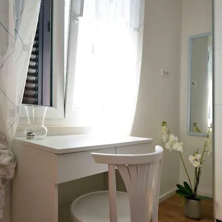 Kate - Wake Up To The Sea, Terrace, Garden & Parking, - Dalmatia Apartman Murter