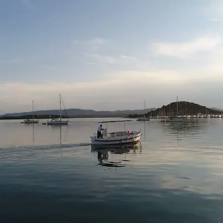Appartement Kate - Wake Up To The Sea, Terrace, Garden & Parking, - Dalmatia *