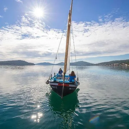 Kate - Wake Up To The Sea, Terrace, Garden & Parking, - Dalmatia