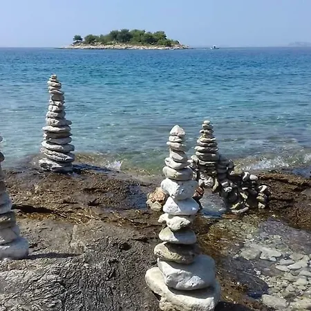 Kate - Wake Up To The Sea, Terrace, Garden & Parking, - Dalmatia Murter