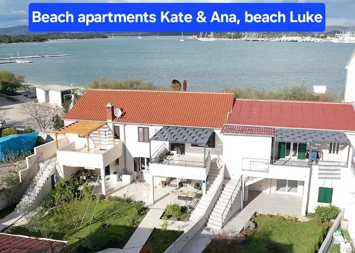 Kate - Wake Up To The Sea, Terrace, Garden & Parking, - Dalmatia Apartman