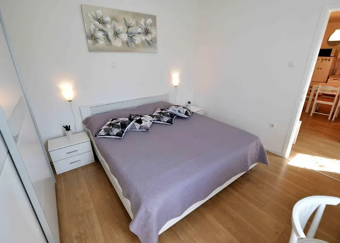 Kate - Wake Up To The Sea, Terrace, Garden & Parking, - Dalmatia Apartman *