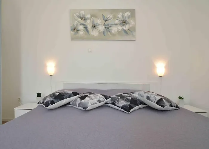 Kate - Wake Up To The Sea, Terrace, Garden & Parking, - Dalmatia Apartman