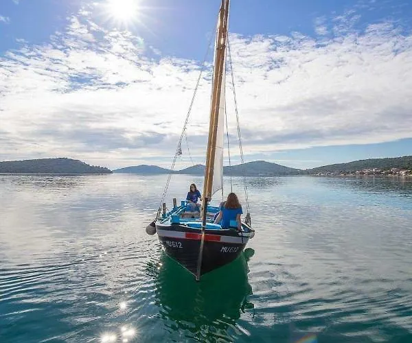 Kate - Wake Up To The Sea, Terrace, Garden & Parking, - Dalmatia