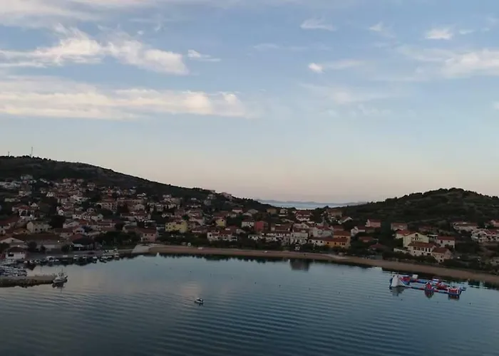 Kate - Wake Up To The Sea, Terrace, Garden & Parking, - Dalmatia 公寓