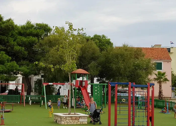 Kate - Wake Up To The Sea, Terrace, Garden & Parking, - Dalmatia 公寓 穆泰尔岛