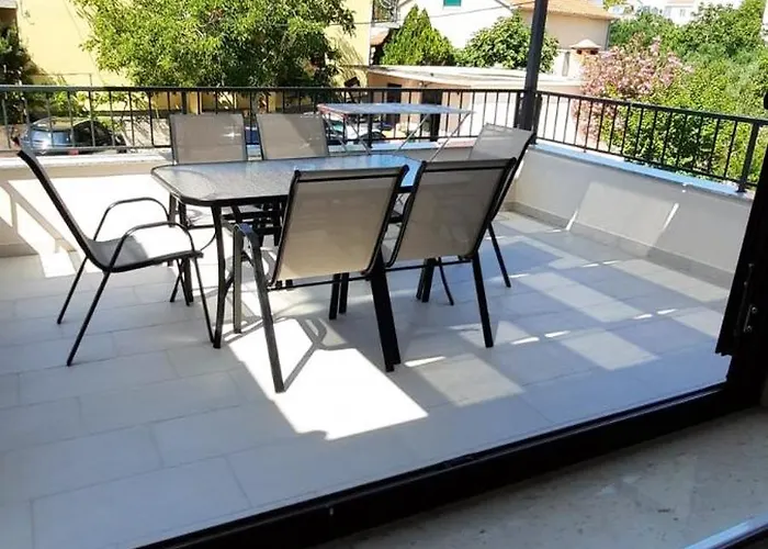 Kate - Wake Up To The Sea, Terrace, Garden & Parking, - Dalmatia Daire *